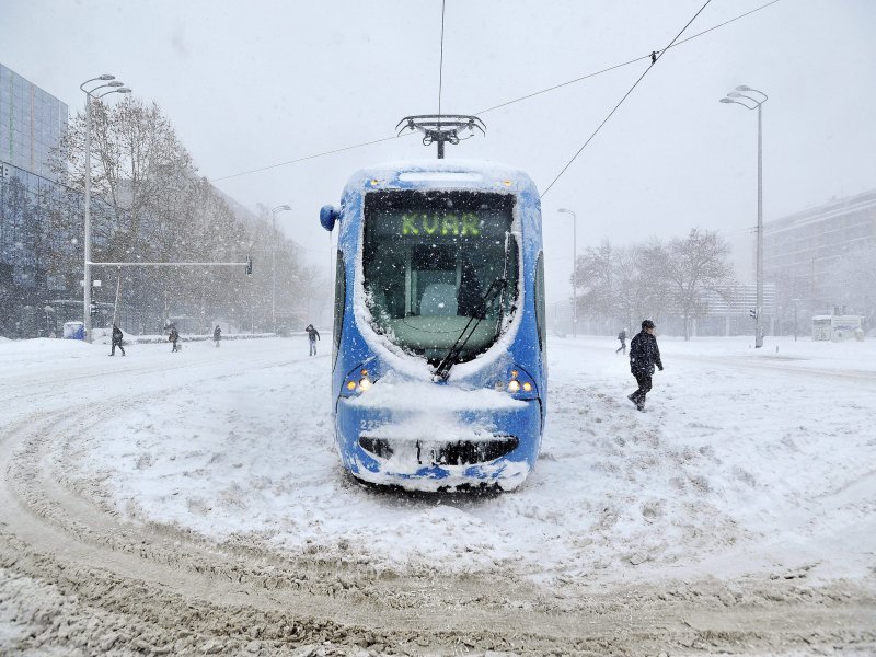 [FOTOPRIČA] Na Današnji Dan Prije 10 Godina Tona Snijega Sručila Se Na ...