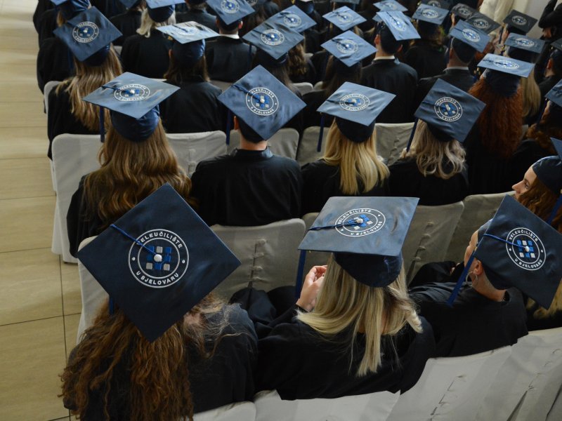 Hrvatska Studentima Izvan RH Dodijelila 1500 Stipendija Teških 2,3 ...