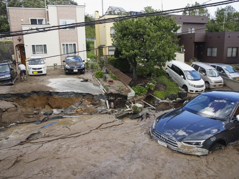 ''  DRAMA POTRES U KALIFORNIJI Podrhtavanje magnitude 6.4 osjetilo se od Los Angelesa do San Francisca '' 836680