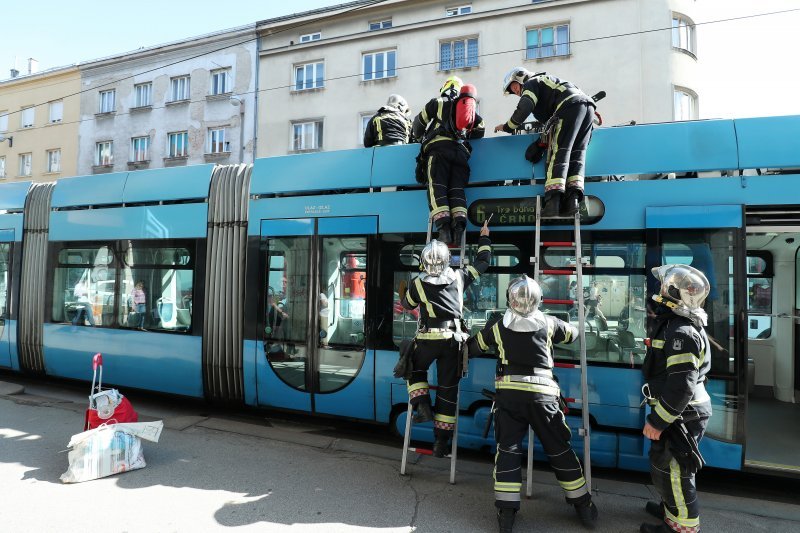 Požar tramvaja u Zagrebu