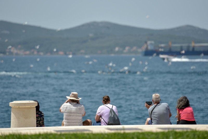 Zadar: Gradska riva najdraže mjesto mladima za sunčanje