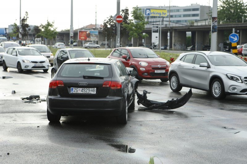 Sudar na križanju Ulice kneza Branimira i Zavrtnice