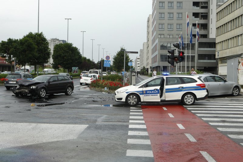 Sudar na križanju Ulice kneza Branimira i Zavrtnice