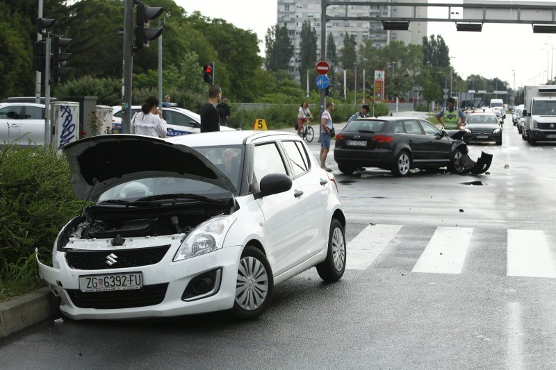 Sudar na križanju Ulice kneza Branimira i Zavrtnice