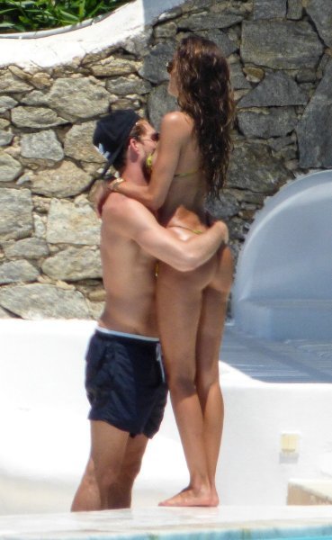 Izabel Goulart na Mikonosu