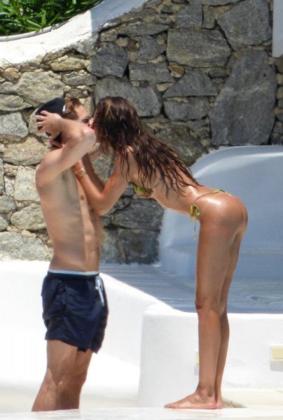 Izabel Goulart na Mikonosu