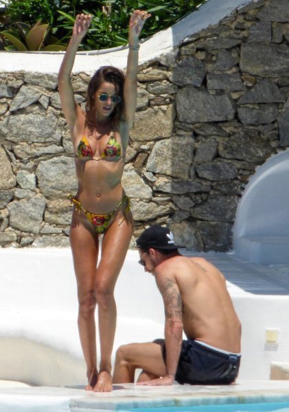 Izabel Goulart na Mikonosu