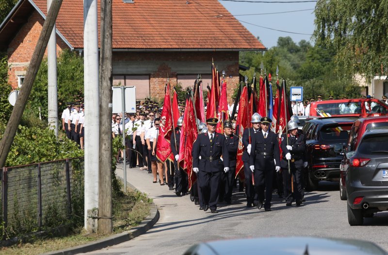 Oproštaj od vatrogasca Ivana Galekovića