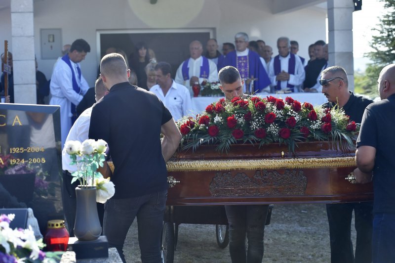 Pokop Blagice Bandić, majke zagrebačkog gradonačelnika Milana Bandića