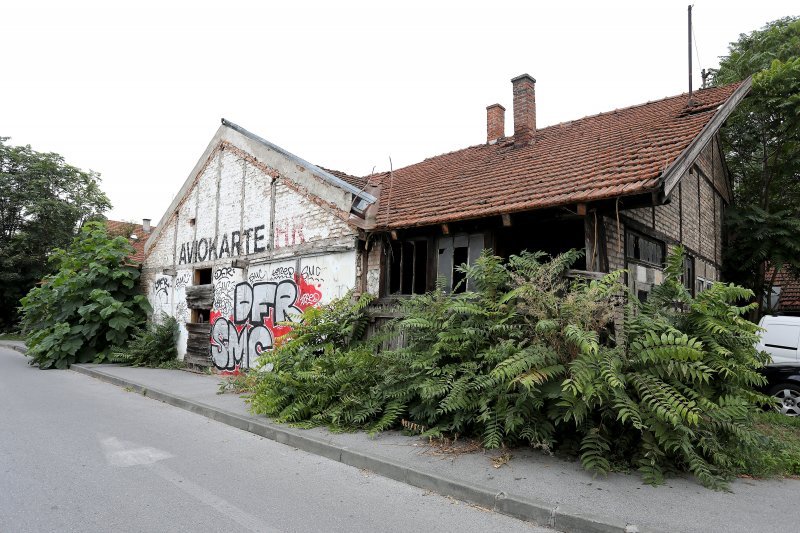 Niz zgrada u Paromlinskoj ruglo je grada te opasnost za prolaznike