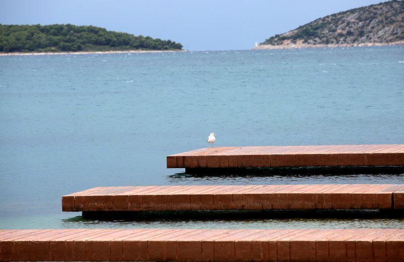 Kiša ispraznila plaže u Brodarici