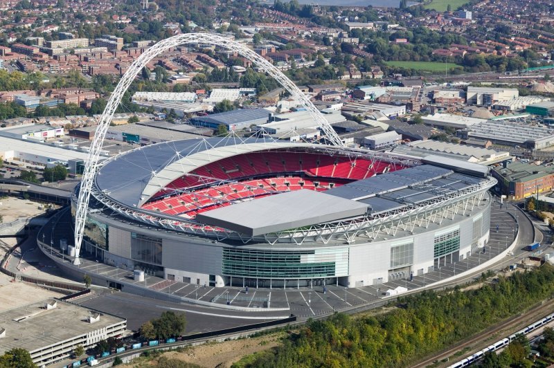 London (Eng) - Wembley (90,000)