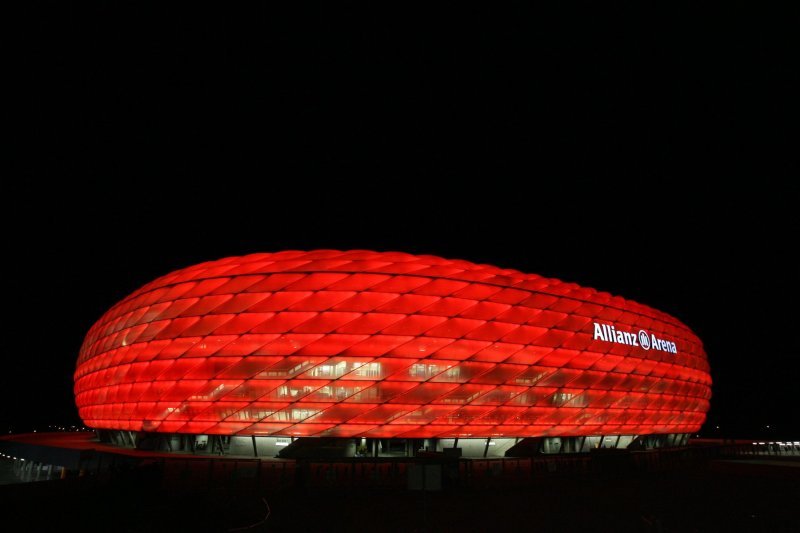 München (Njem) - Allianz Arena (75,000)