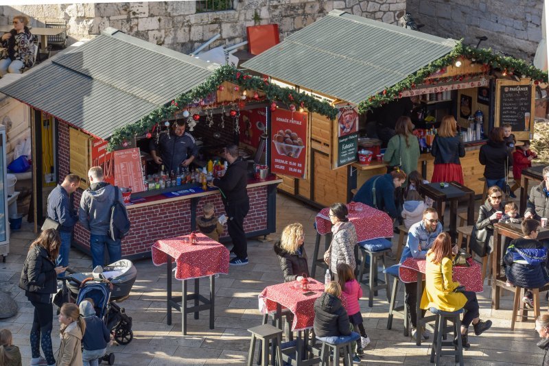 Građani posjetili manifestaciju Advent u Zadru