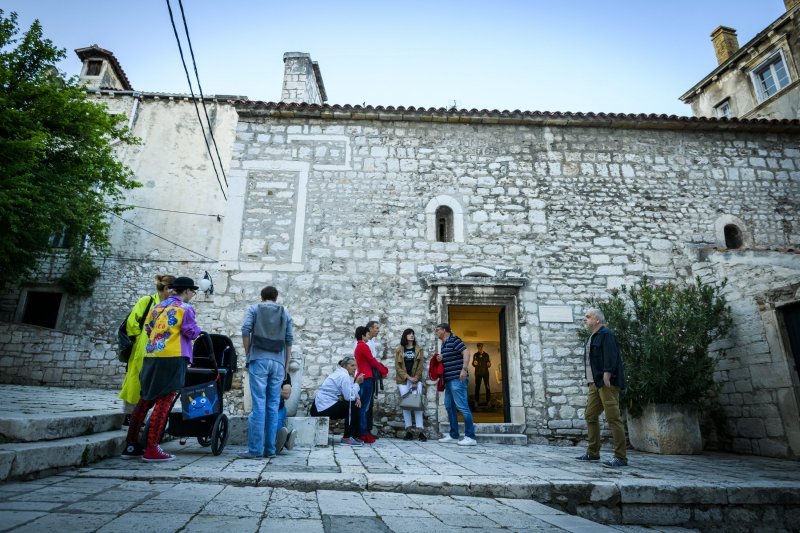 Otvorenje izložbe slikara Bojana Šumonje u Galeriji Sv. Krševan