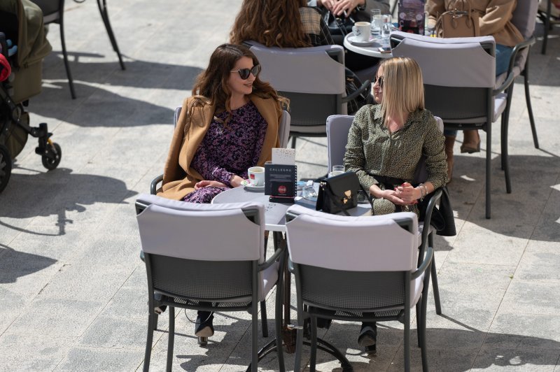 Stanovnici Zadra iskoristili sunce i lijepo vrijeme za šetnju rivom