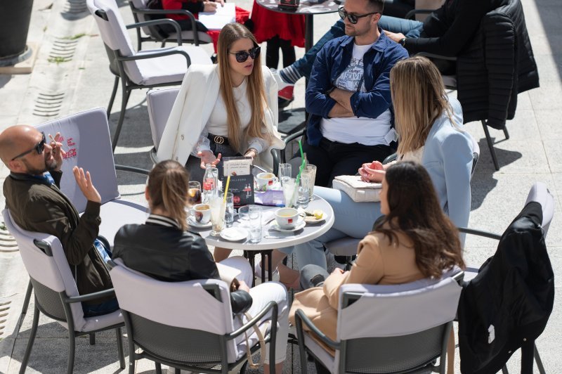 Stanovnici Zadra iskoristili sunce i lijepo vrijeme za šetnju rivom