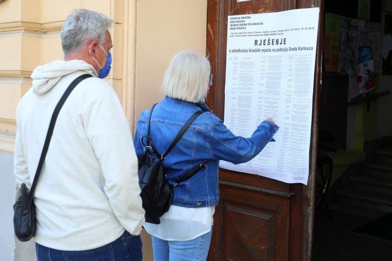 Građani glasuju u Karlovcu