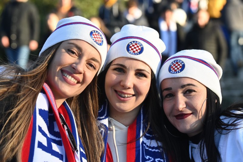 Navijači pred utakmicu Hajduk - Osijek