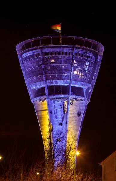 Vukovarski toranj i fontane u bojama Ukrajine