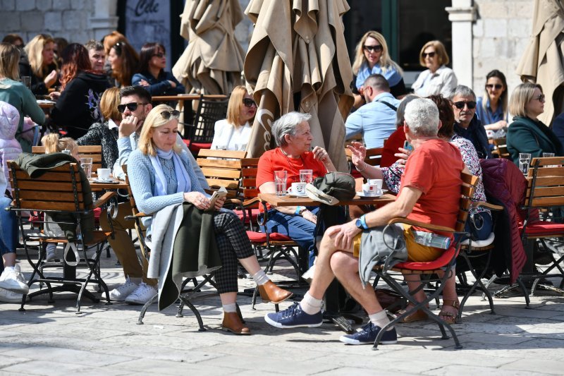 Nedjeljna špica na Stradunu