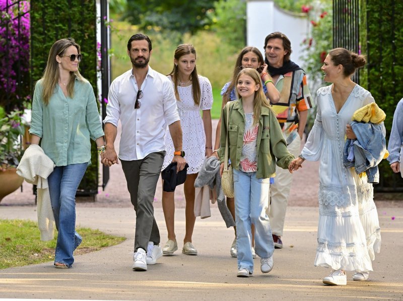 Princeza Sofia, princ Carl Philip, princeze Estelle i Victoria, Patrick Sommerlath i njegove kćeri Chloé i Anaïs