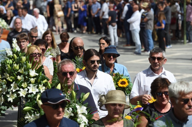 Posljednji ispraćaj Vladimira Matijanića na groblju Lovrinac