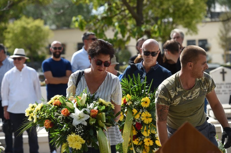 Posljednji ispraćaj Vladimira Matijanića na groblju Lovrinac