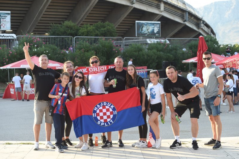 Navijači oko poljudskog stadiona uoči utakmice Hajduka i Villarreala