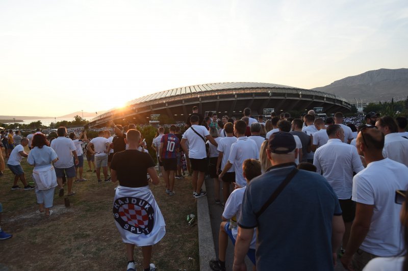 Navijači oko poljudskog stadiona uoči utakmice Hajduka i Villarreala