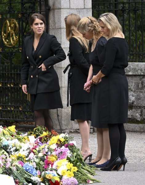 Princeze Eugenie, Beatrice, princ Edward, vojvotkinja Sophie od Wessexa s kćerkom Louise Windsor