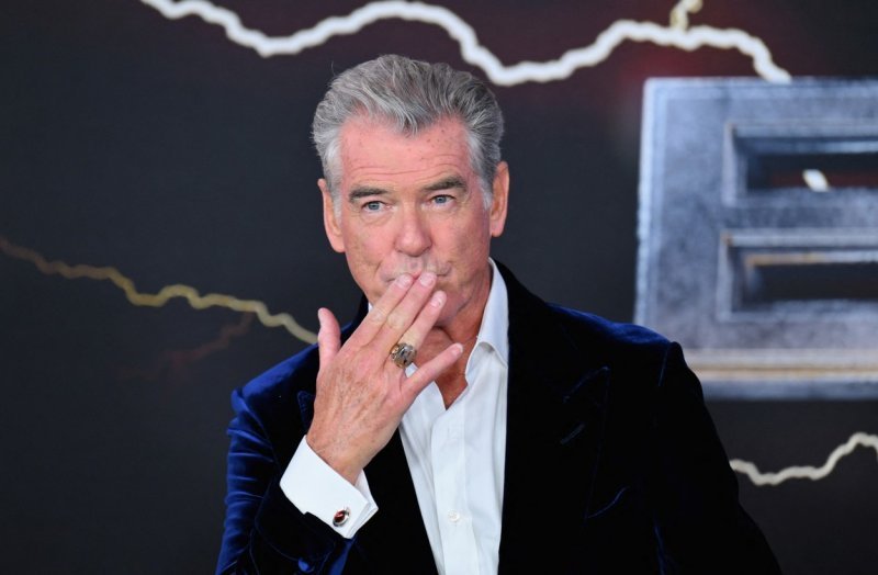 Pierce Brosnan i Keely Shaye Smith