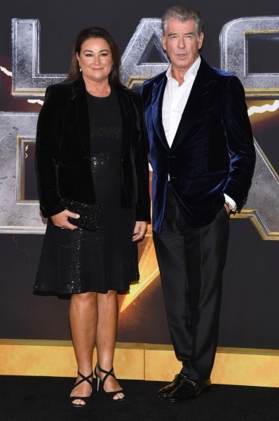 Pierce Brosnan i Keely Shaye Smith