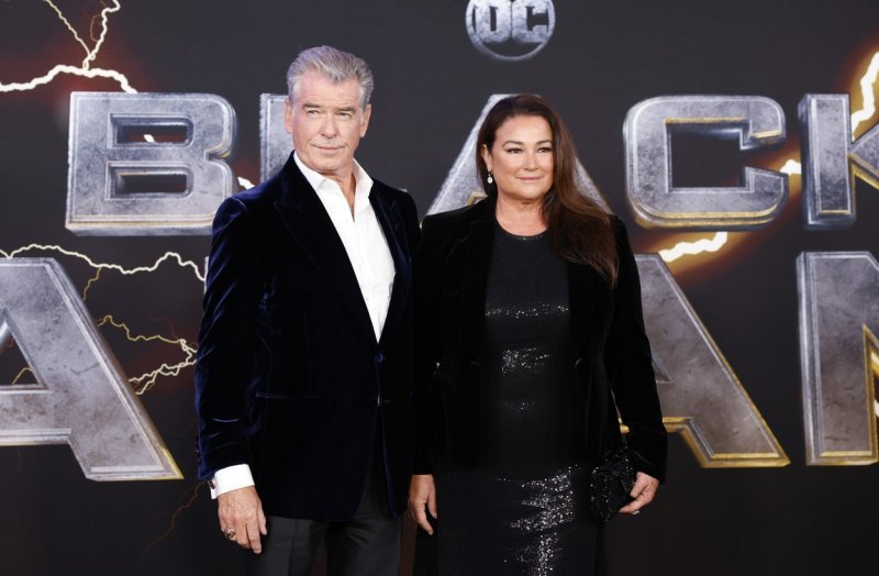 Pierce Brosnan i Keely Shaye Smith