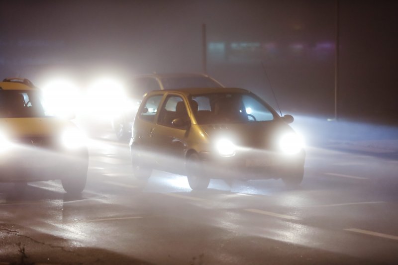 Maglovita večer na zagrebačkim cestama