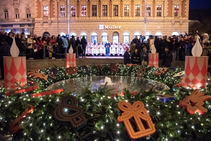 Zagrebački gradonačelnik upalio prvu adventsku svijeću na Manduševcu