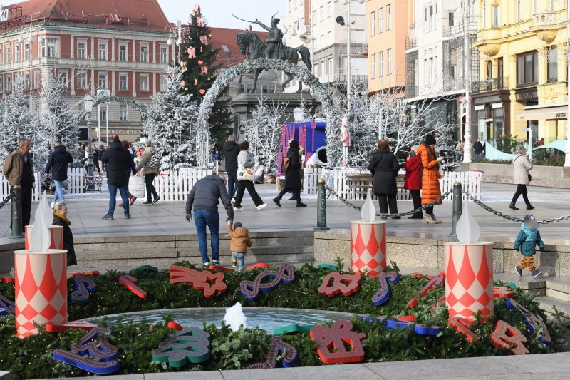 Otvaranje klizališta na Trgu kralja Tomislava povodom Adventa 2022