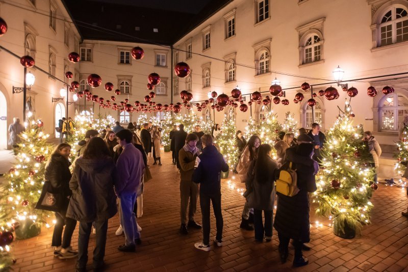 Bas Naš Advent na platou Gradec