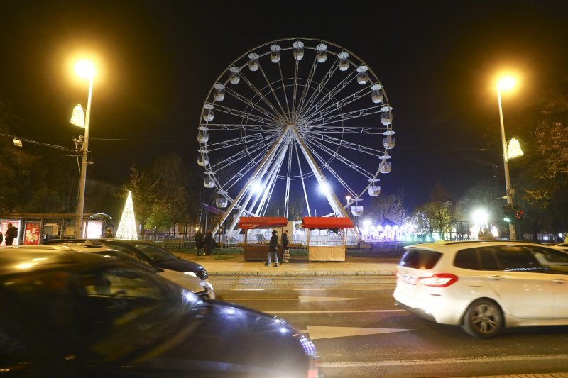 Winter Park - u parku dr. Franje Tuđmana postavljena je nova atrakcija zagrebačkog Adventa, panoramski kotač visok 36 metara