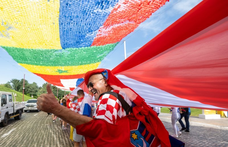 SP Katar: Hrvatski navijači razvili zastavu na Katari