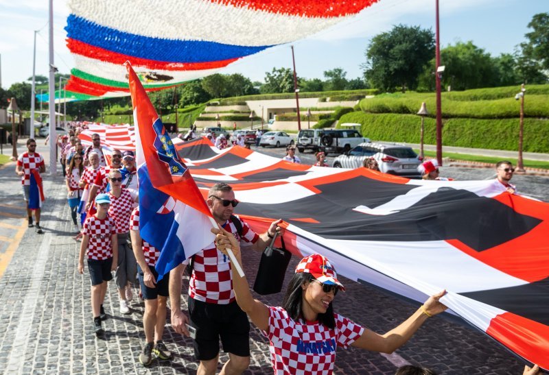 SP Katar: Hrvatski navijači razvili zastavu na Katari