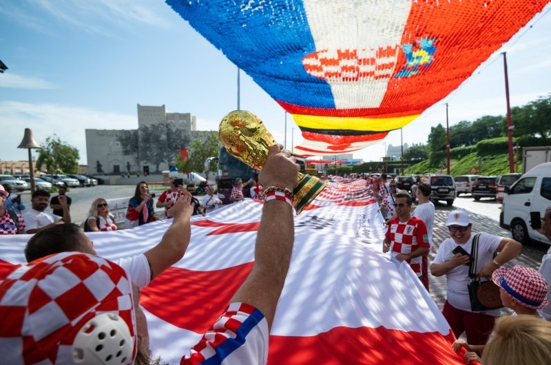 SP Katar: Hrvatski navijači razvili zastavu na Katari