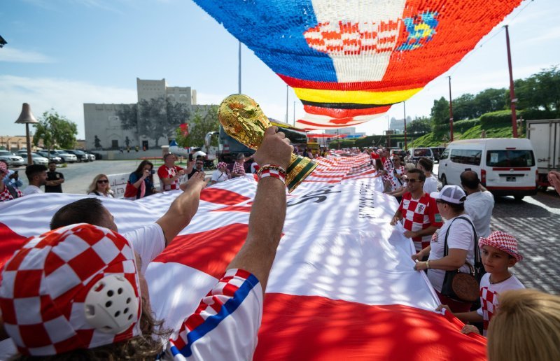 SP Katar: Hrvatski navijači razvili zastavu na Katari