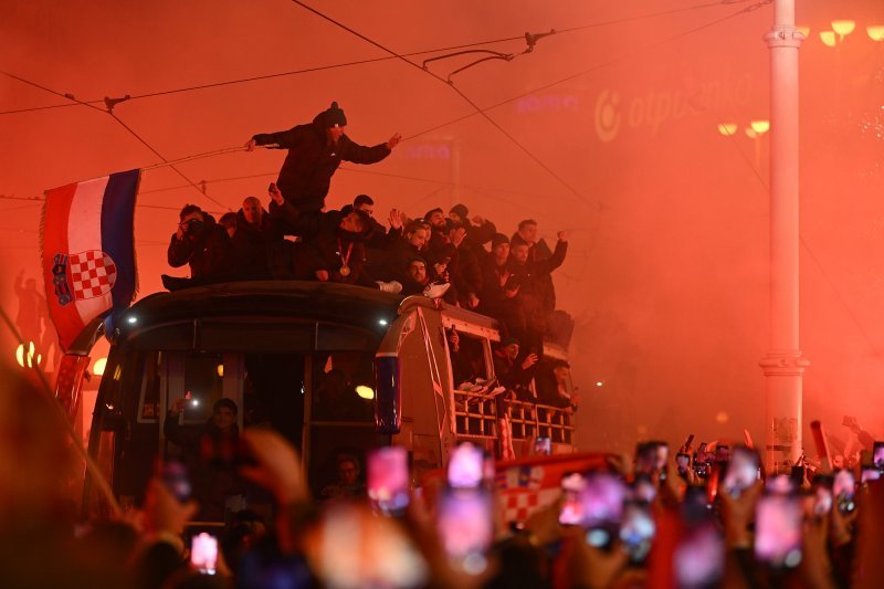 Doček hrvatske nogometne reprezentacije na Trgu bana Jelačića