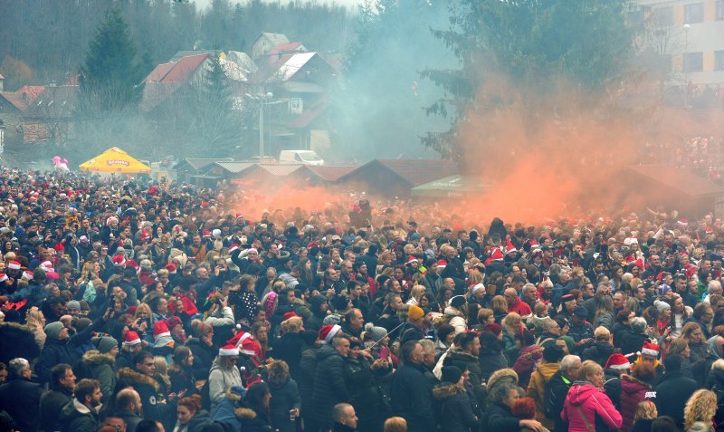 Tradicionalni podnevni ispraćaj stare i doček nove godine u Fužinama (2)