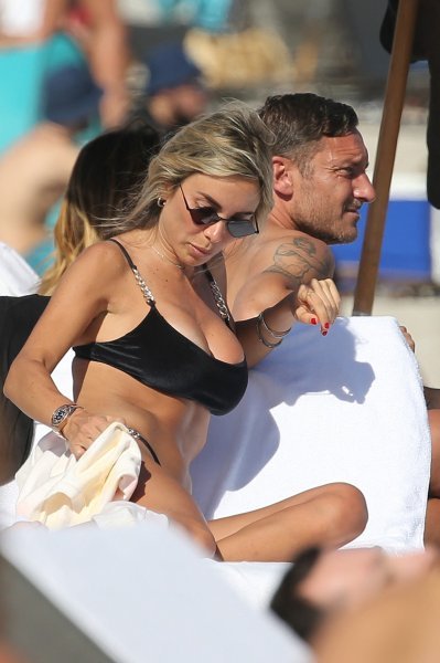 Francesco Totti s djevojkom na plaži