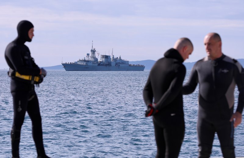 Brod kanadske mornarice HMCS Fredericton u Splitu