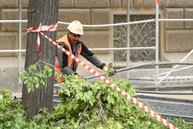 Dan nakon urušavanja zgrade i skele u Klaićevoj otežan je promet