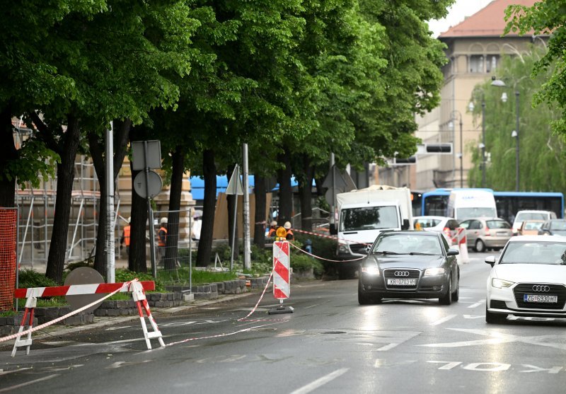 Dan nakon urušavanja zgrade i skele u Klaićevoj otežan je promet