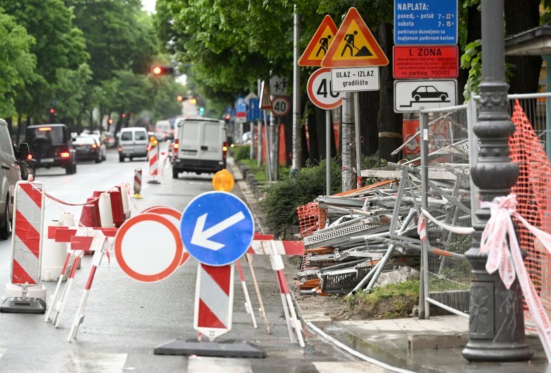 Dan nakon urušavanja zgrade i skele u Klaićevoj otežan je promet